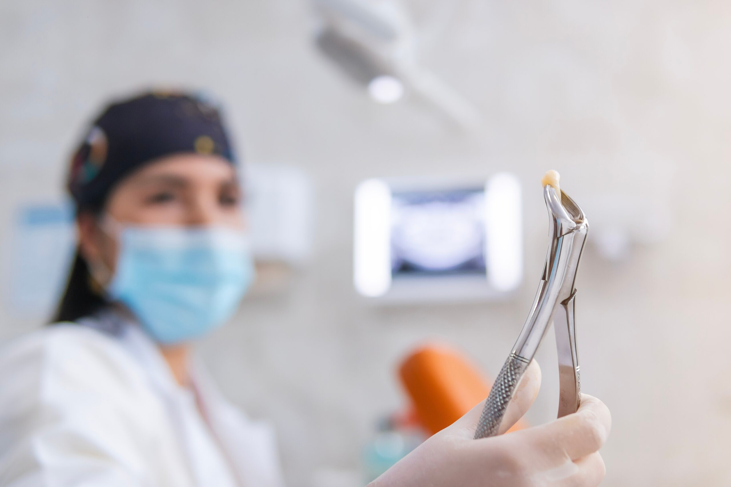 doctor pulling a tooth in Owensboro